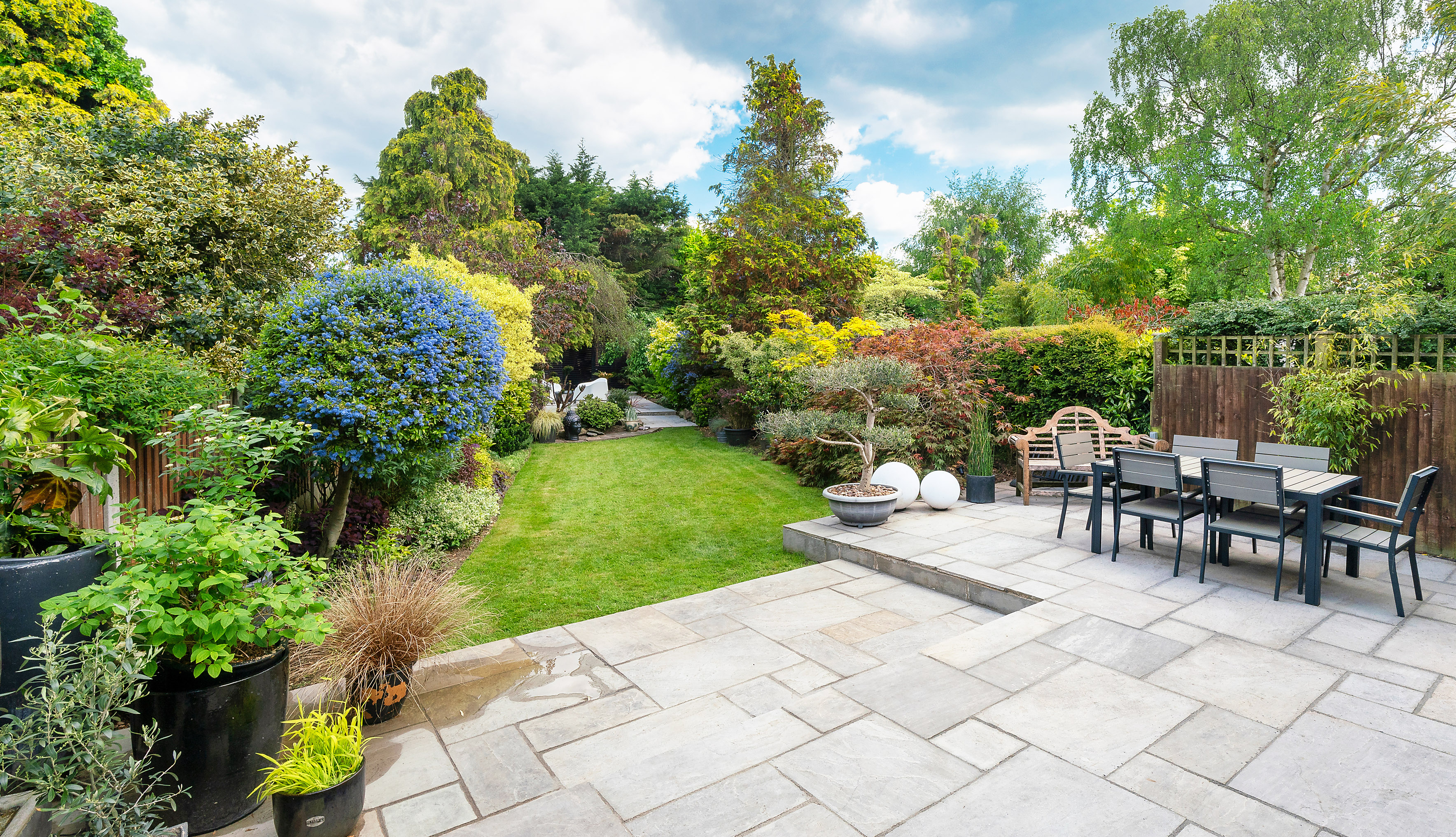 Terrasse mit Natursteinpflaster
